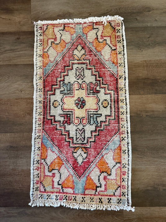 #10000 | 3' x 1'5"