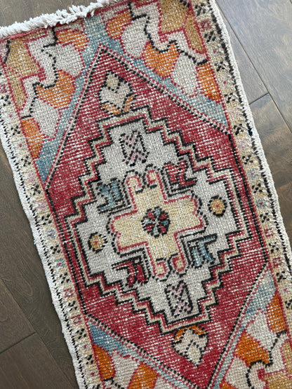 #10000 | 3' x 1'5"