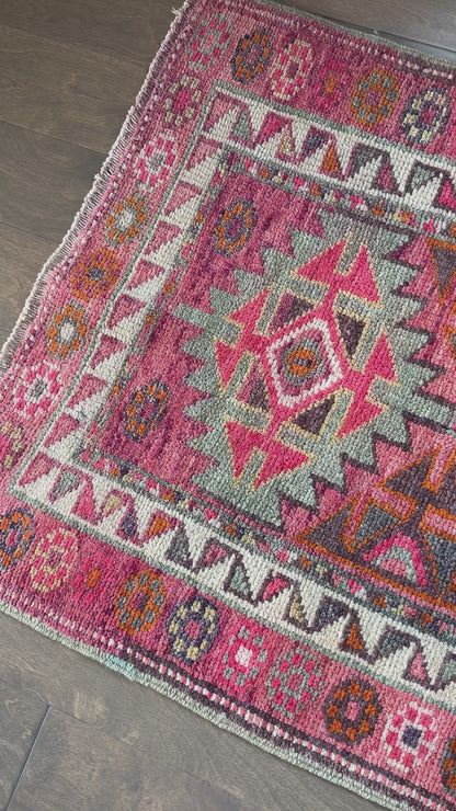 #10008 | 2'8" X 11'6"